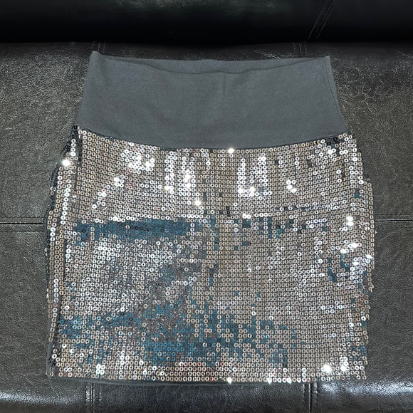 Silver sequin mini skirt - Picture 1 of 3
